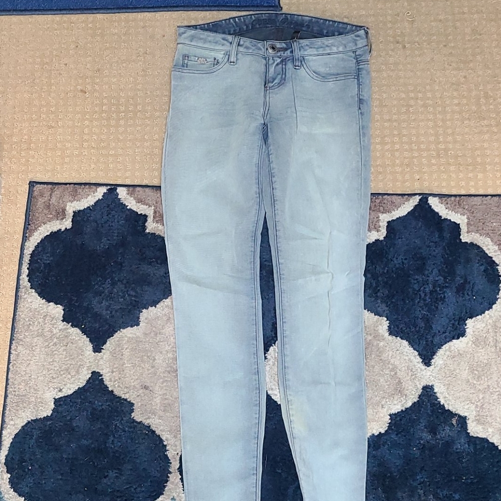 GUESS SKINNY JEANS SIZE 26